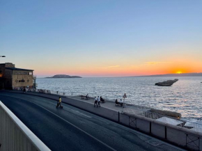 Splendid sea front Villa apartment TOP Location, Marseille